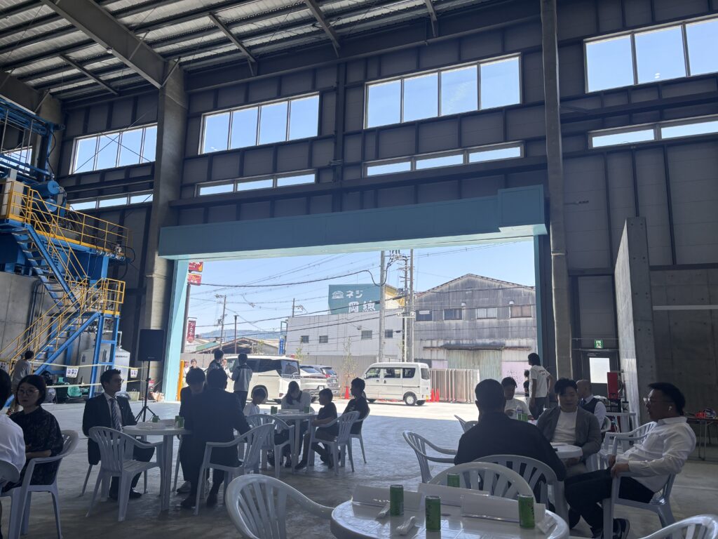 リサイクル工場竣工式様子/工場入口