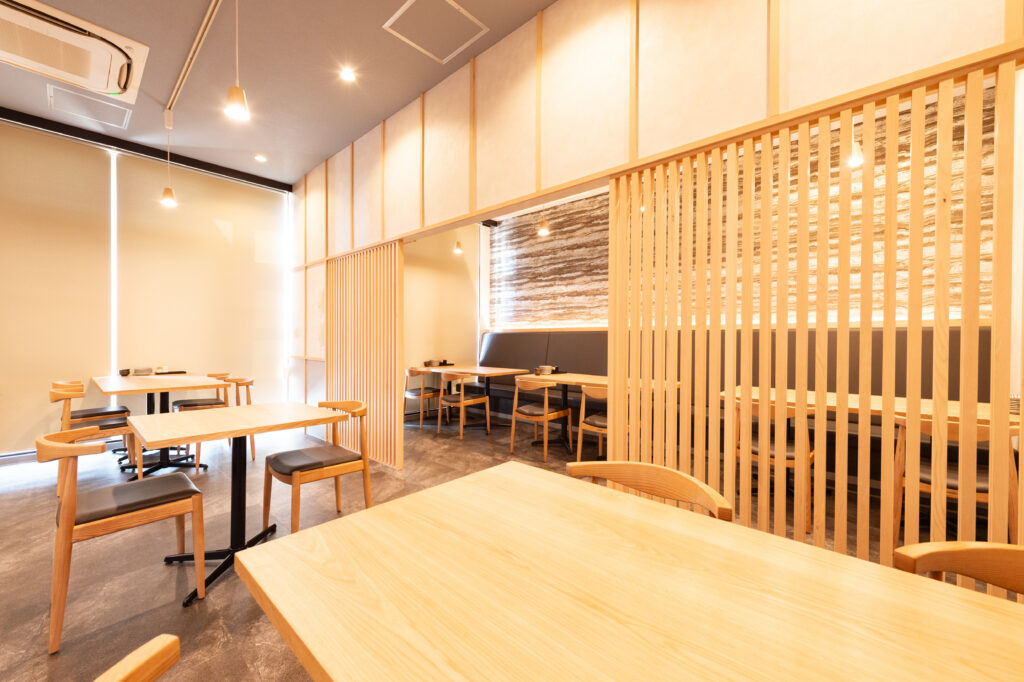 店舗リフォーム/日本食料理店改修工事/木格子/内観