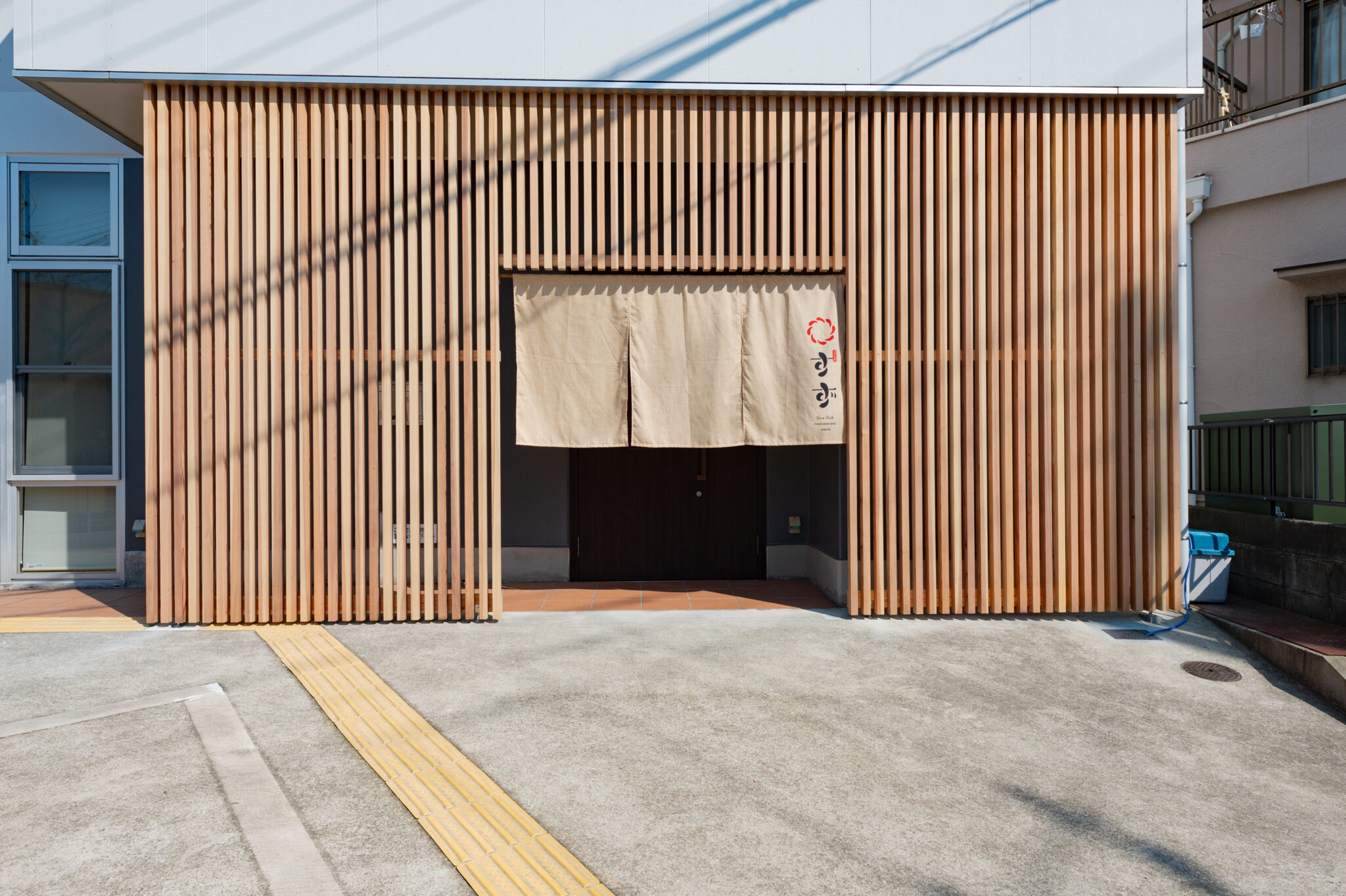 店舗リフォーム/日本食料理店改修工事/木格子の外観