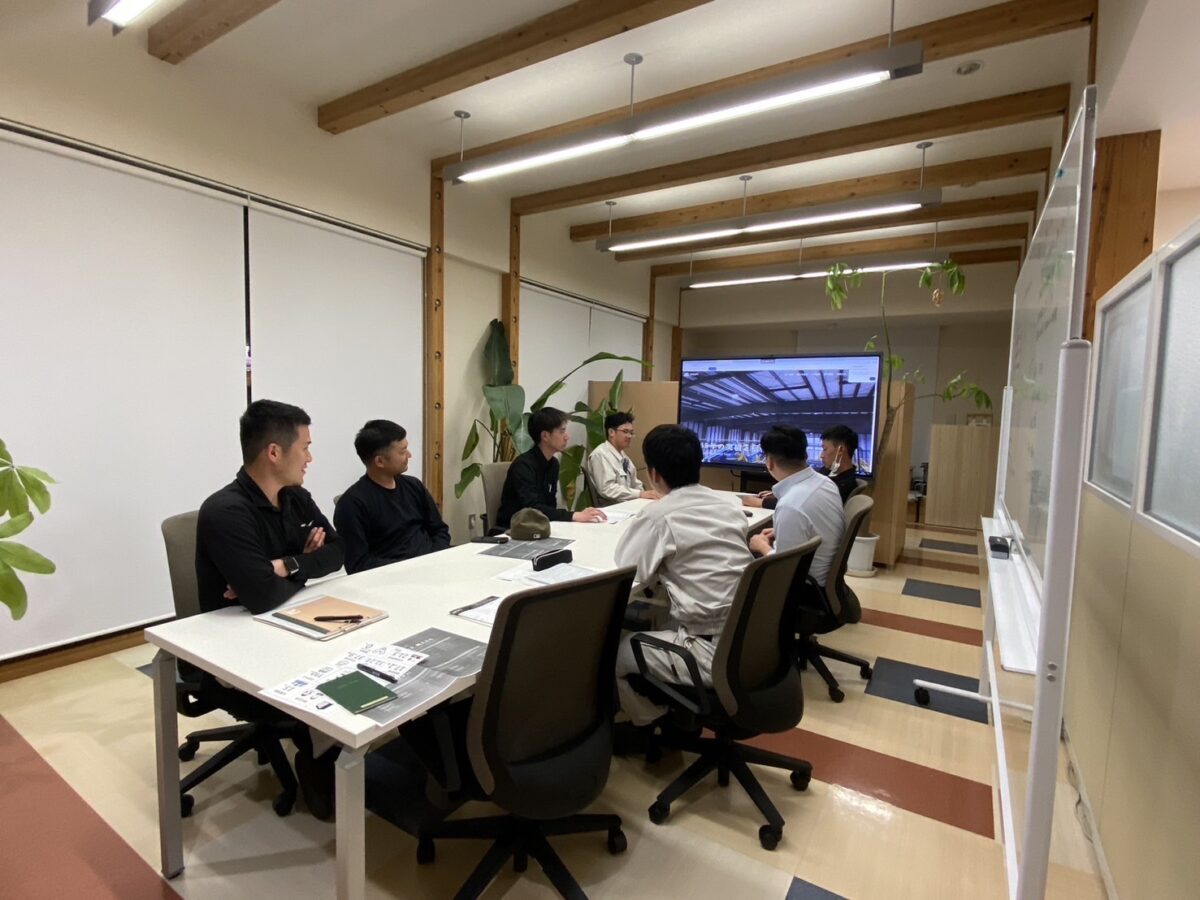 建設会社会議の様子