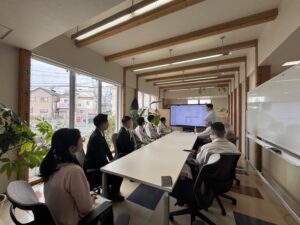 建設会社入社式様子